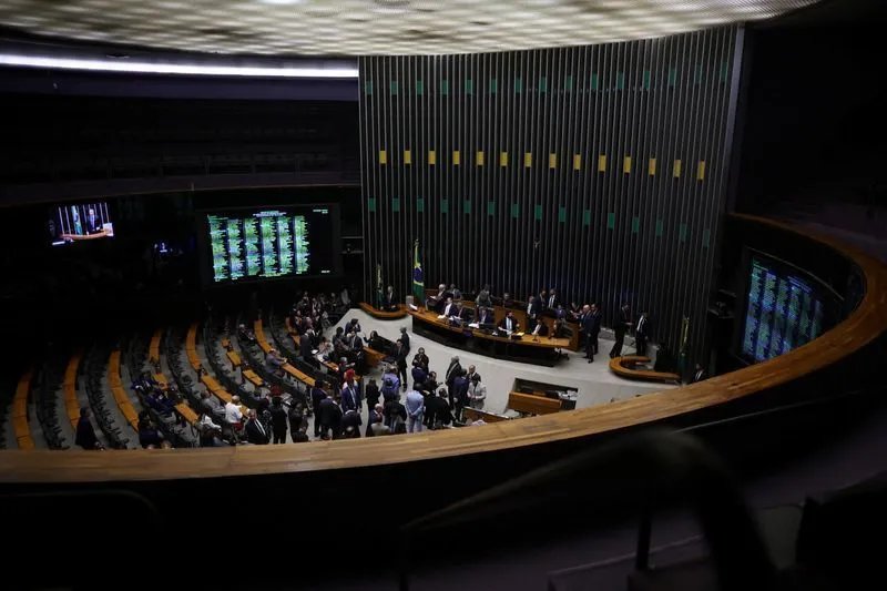 Mulheres são 37% das candidaturas, mas 21,2% das eleitas à Câmara